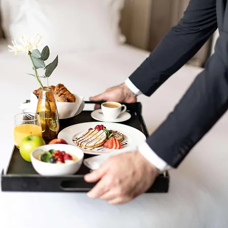 Sofitel Frankfurt Opera Hotel Frankfurt am Main Exterior photo Room service