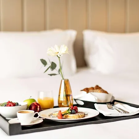 Sofitel Frankfurt Opera Hotel Frankfurt am Main Exterior photo Room service