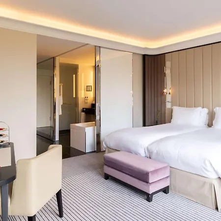 Sofitel Frankfurt Opera Hotel Frankfurt am Main Exterior photo A room at the hotel