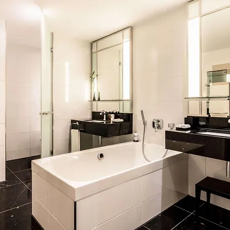 Sofitel Frankfurt Opera Hotel Frankfurt am Main Exterior photo Bathroom