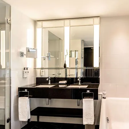 Sofitel Frankfurt Opera Hotel Frankfurt am Main Exterior photo Bathroom